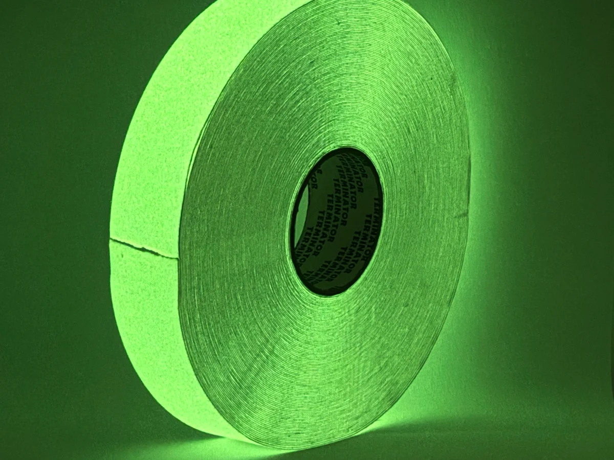 Luminescent Anti-Slip Tape TERMINATOR AST 5050 LUMIN Luminescent - side view (glow in the dark)
